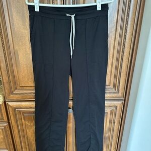 Vuori essential wide leg halo pant